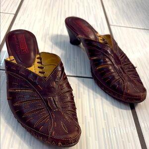 PIKOLINOS Brown Leather Mules with Intricate Woven Design